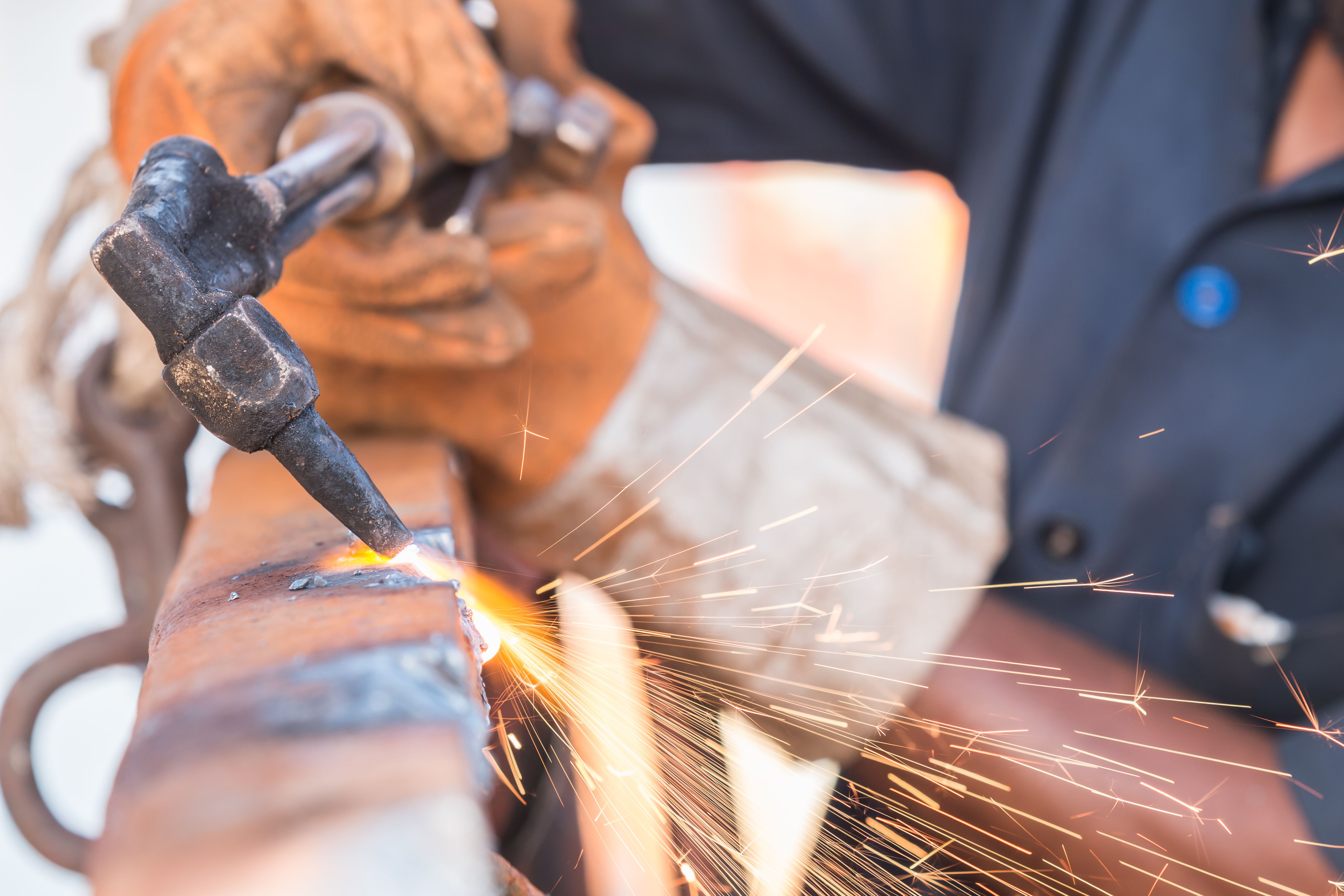 Metal testing. Газорезка. Газорезка болта. Газорезка фото. Фото газо Рески фабрики.