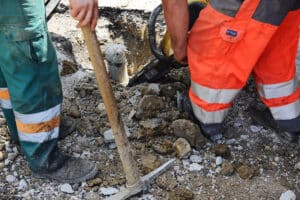 Workers drilling asphalt - WHO reveals cause of nearly 2 million workplace deaths